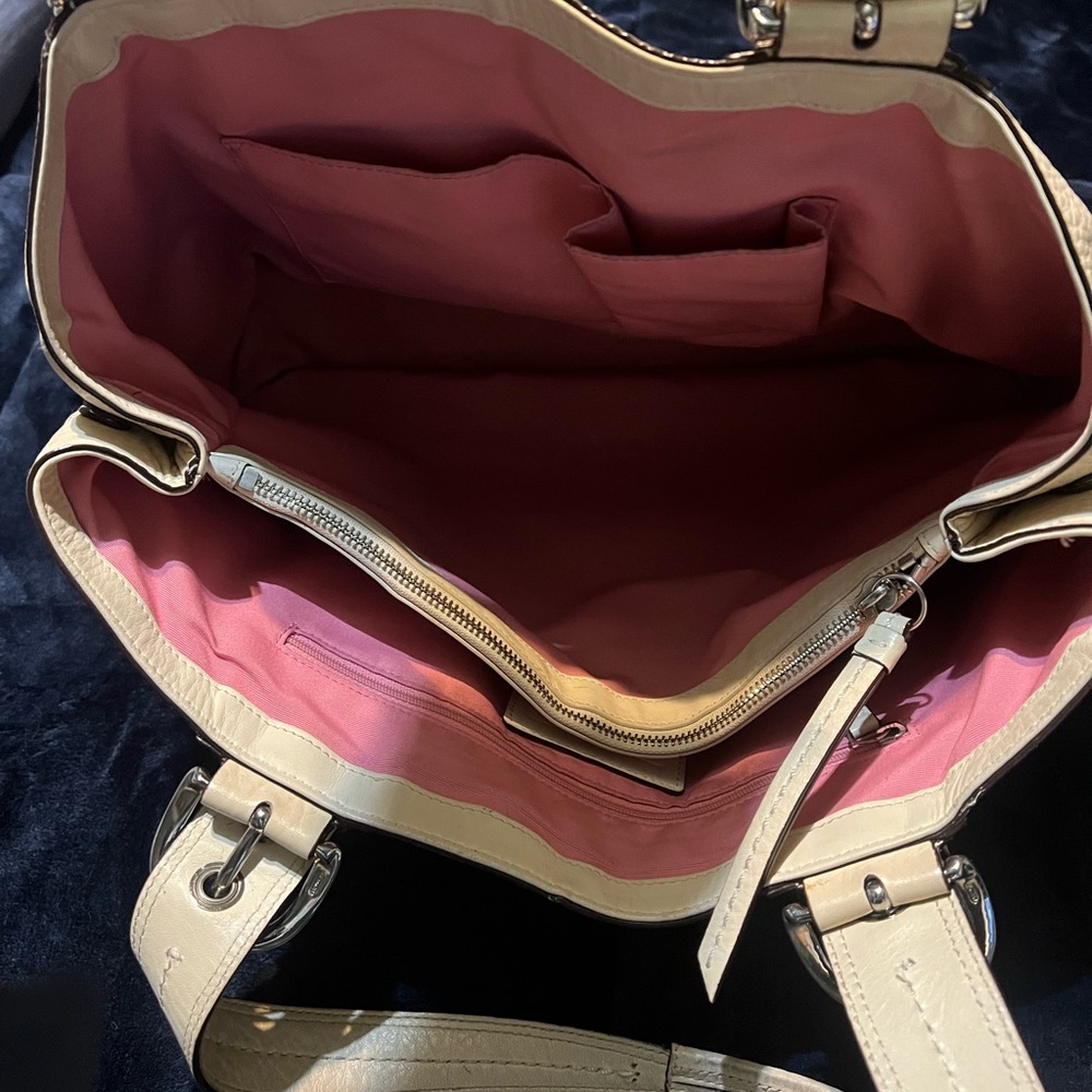 Large Coach purse - Picture 4 of 6